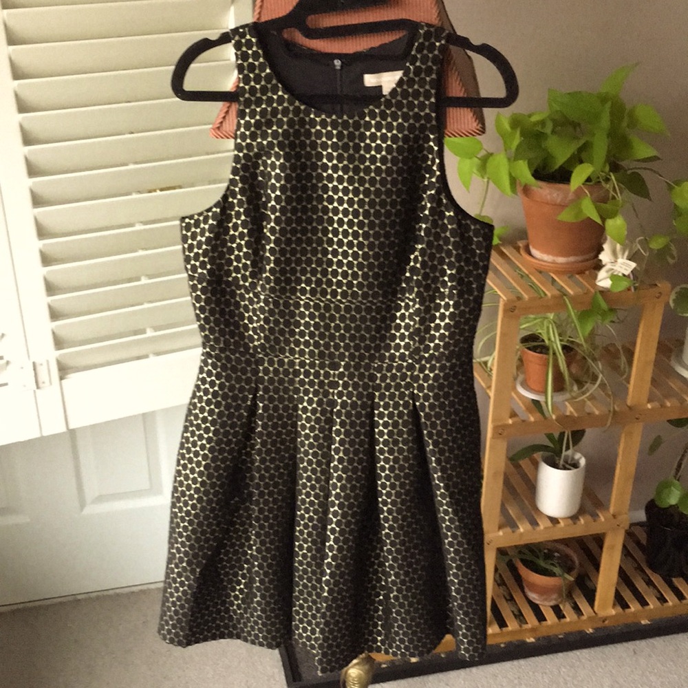 Black & gold polka dot cocktail party dress by Banana Republic size 6